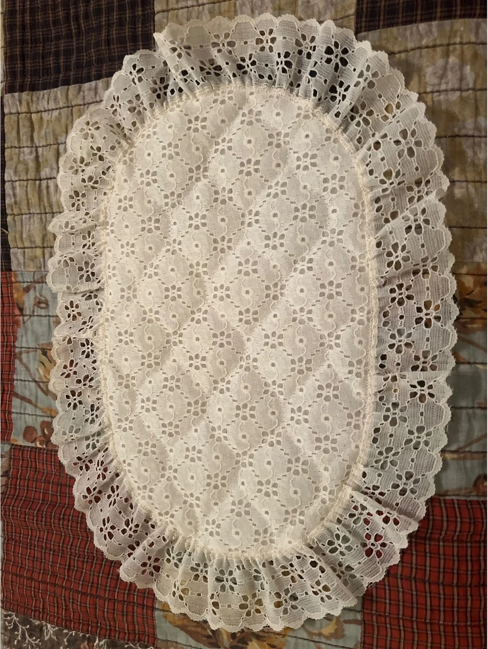 Oval White Quilted Lace Doily Table Mat
